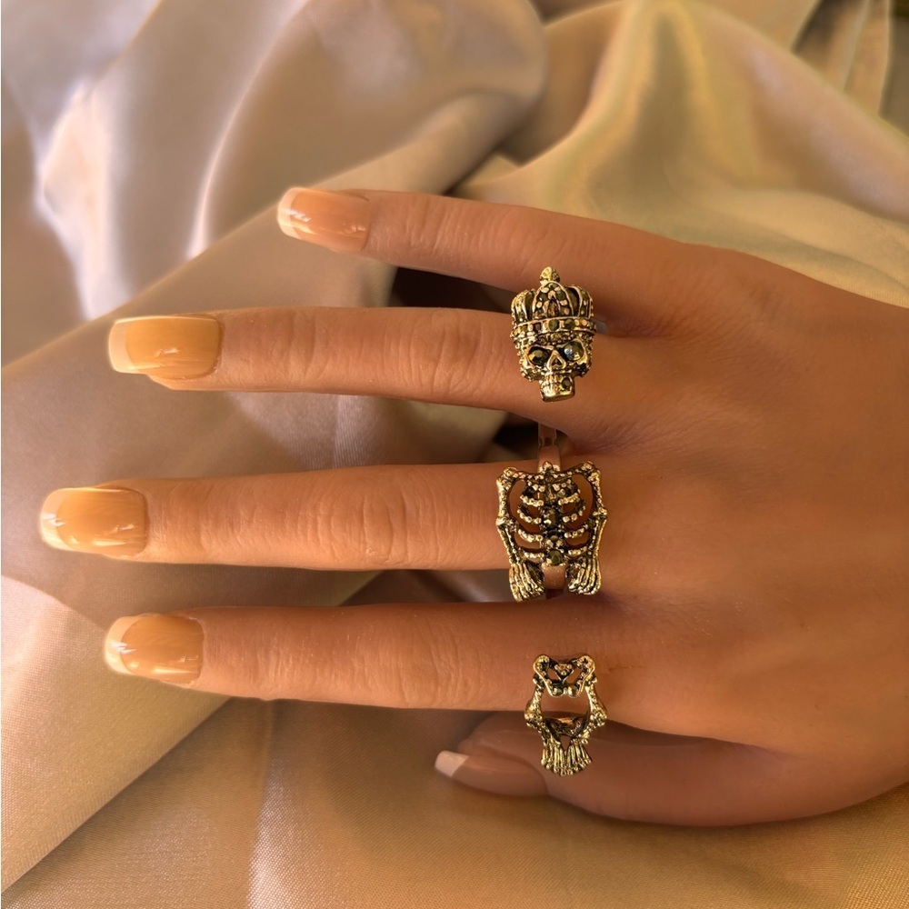 Skeleton Queen Multi-Finger Ring - Picture 4 of 16